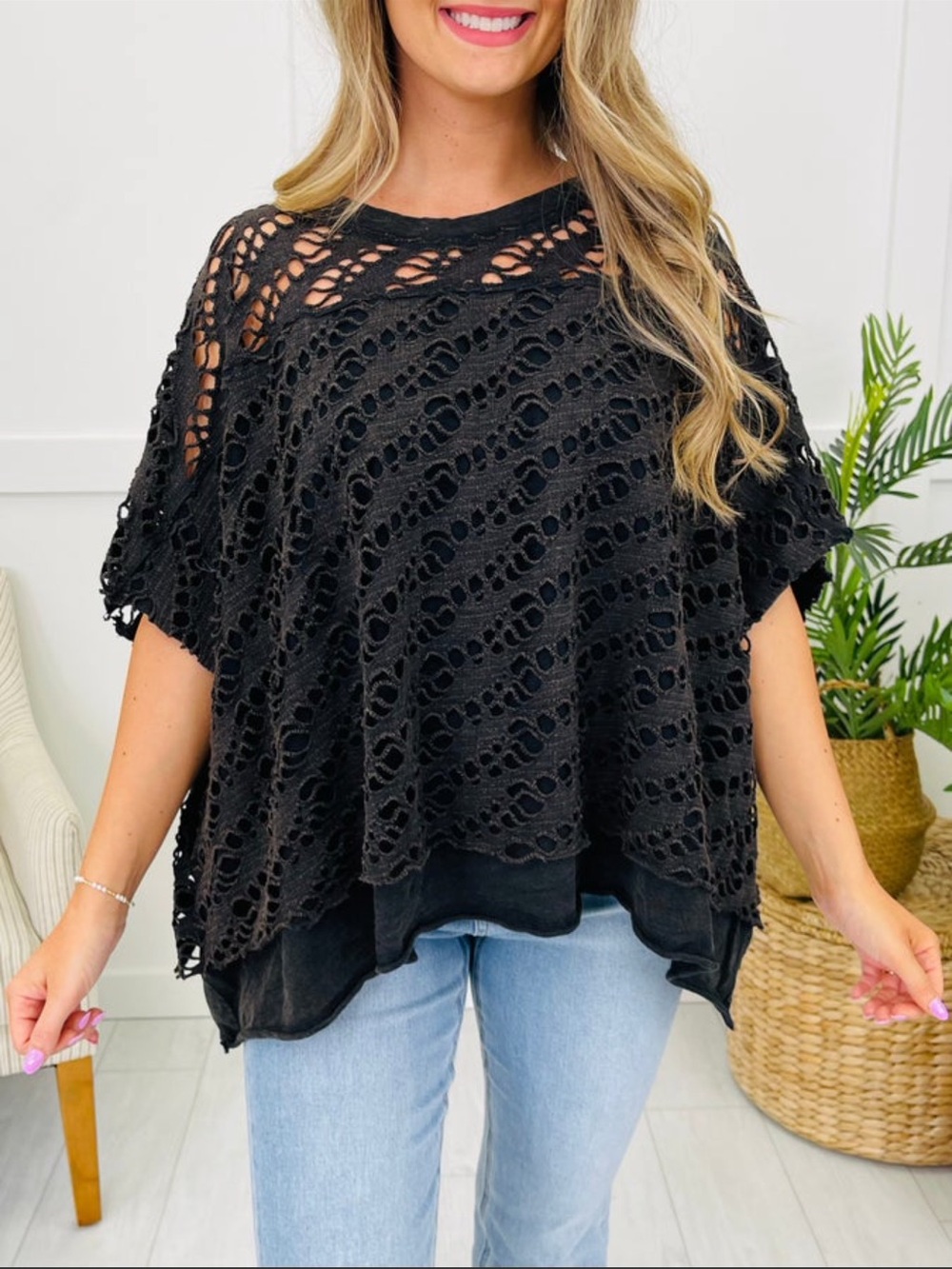 133 Oli & Hali - Unraveled Beauty Pullover in black